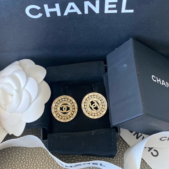 Chanel Earrings - Authentic - Picture 1 of 4